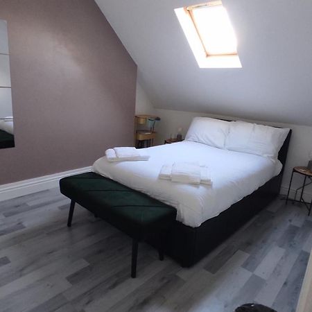 Casa Jimenez - Close To Town With Shared Bathroom كارديف المظهر الخارجي الصورة